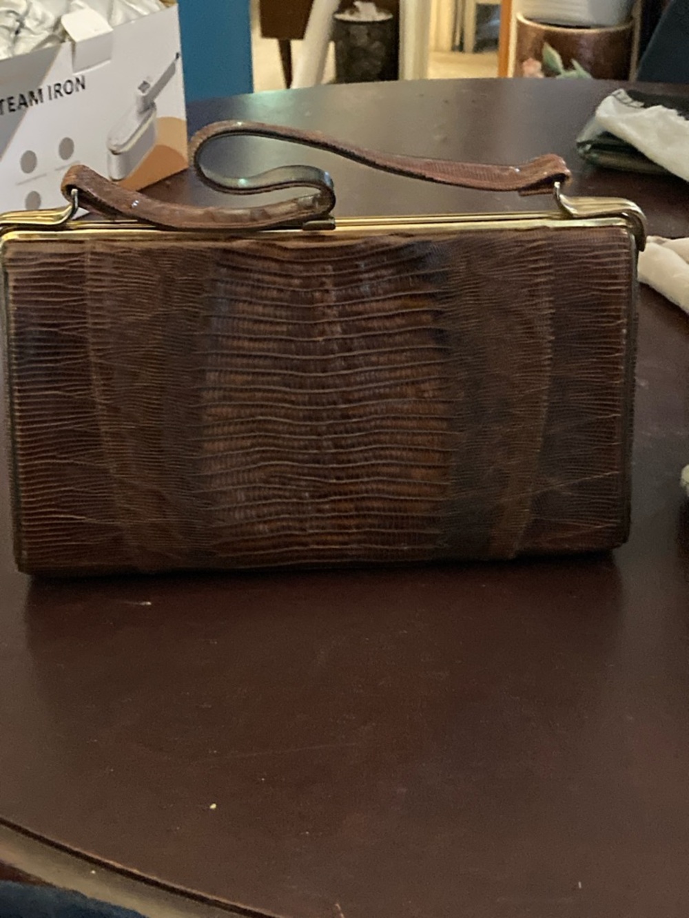Sophisticated Leather Fashion Vintage wrist Bag kisslock
